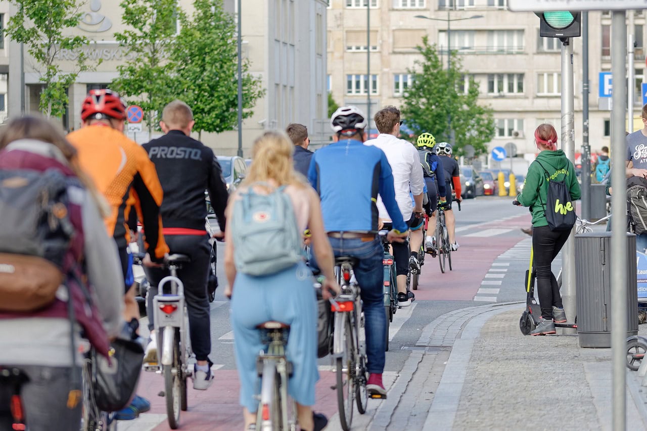 Bicyclists 7474812 1280