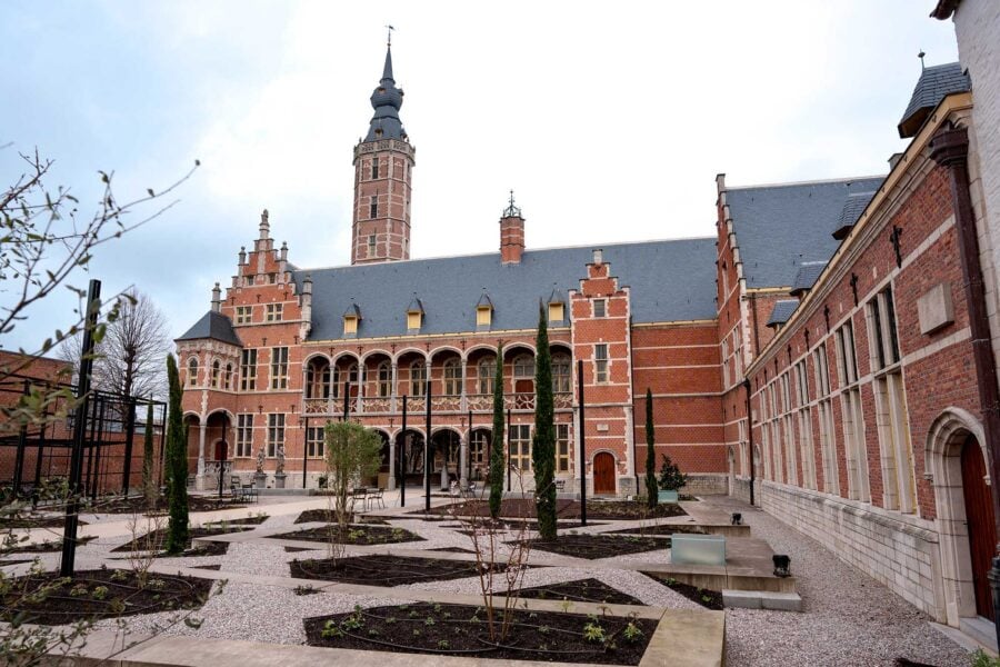 Hof 01