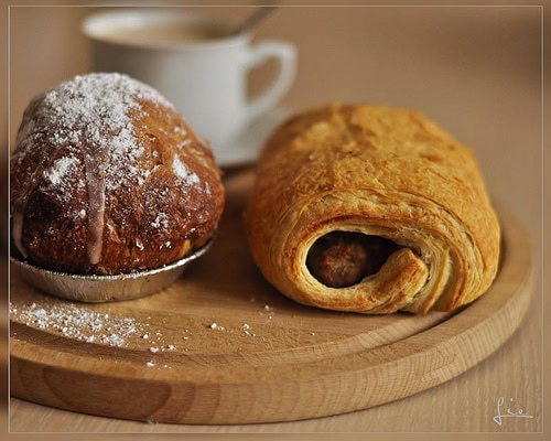 Eten Worstenbrood En Appelbollen
