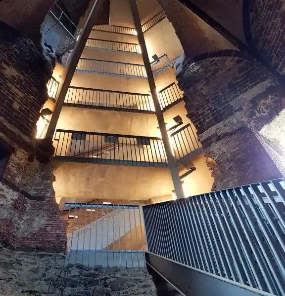 Zichem Maagdentoren Binnenin M